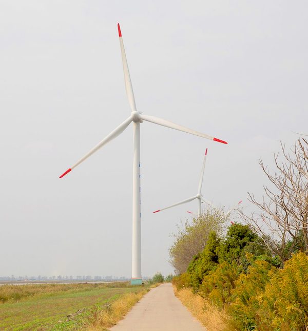 在风力发电中，润滑油起到巨大的作用