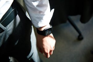นวัตกรรมใหม่ที่ได้จากโครงการ Hackathon ในประเทศไทย คือเทคโนโลยีนาฬิกาข้อมือหรือโทรศัพท์อัจฉริยะ